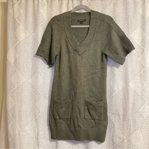 Vintage Banana Republic Knit Dress
Olive Gray Pockets short sleeve's size XS